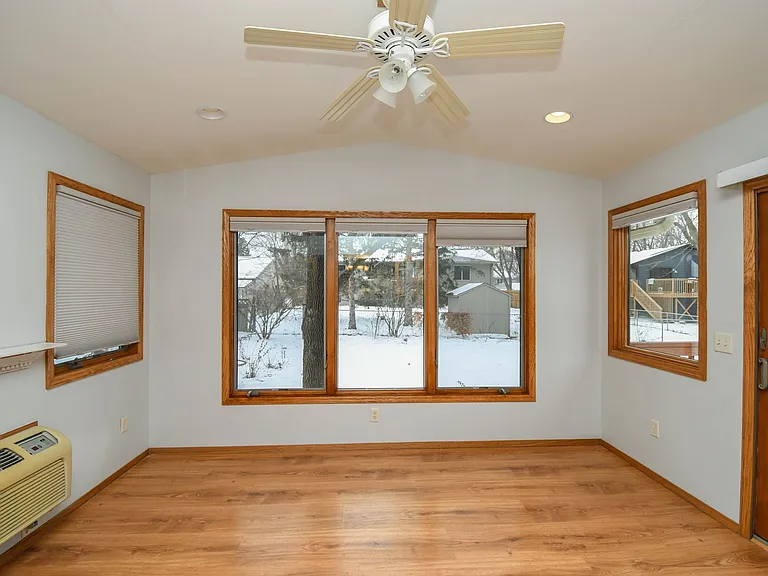 2213 S Wellington Ave — Photo 13