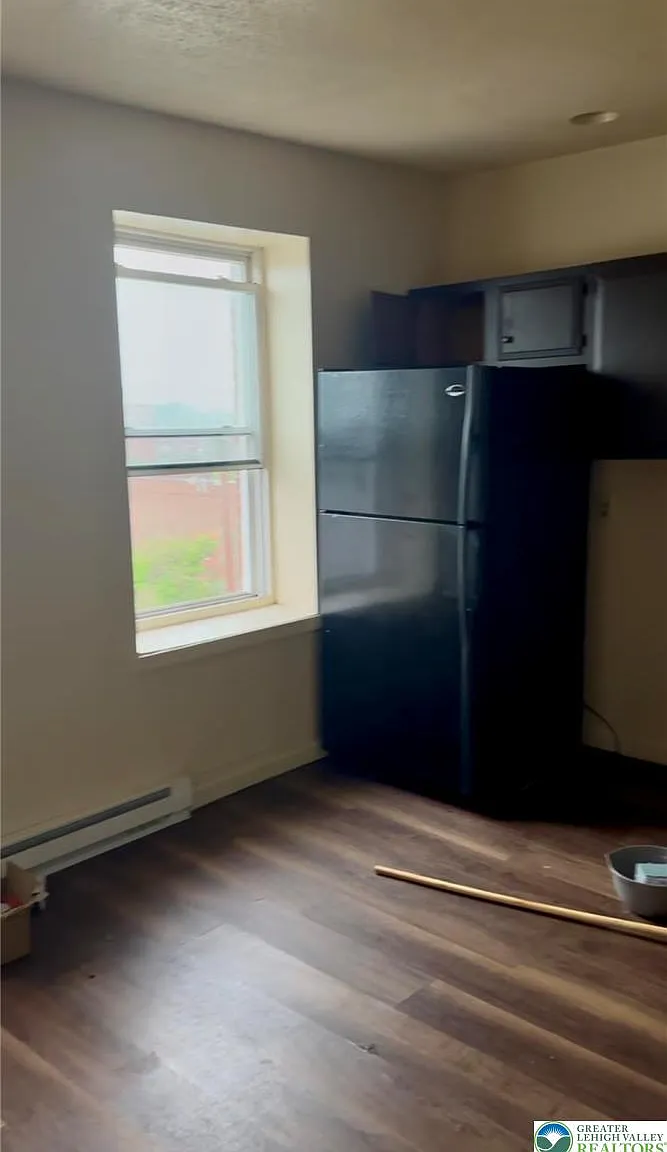 2 bed, 1.0 bath, 900 sqft, $1,250 — Photo 2