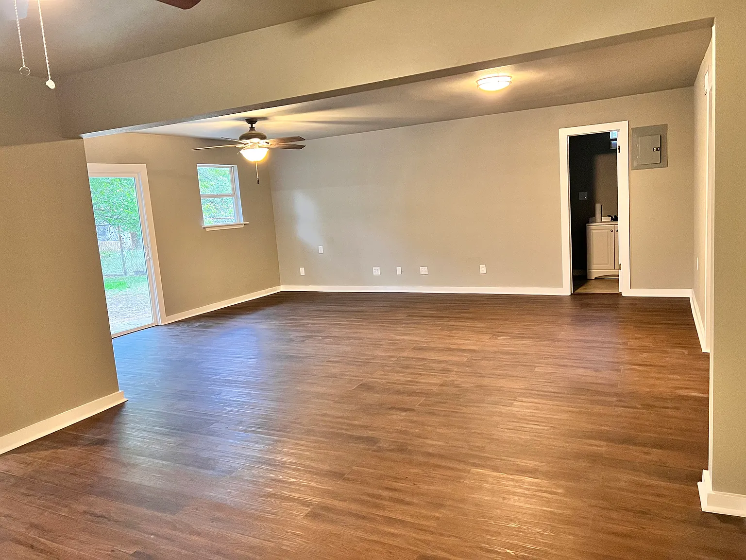 3 bed, 1546 sqft, $1,900 — Photo 1