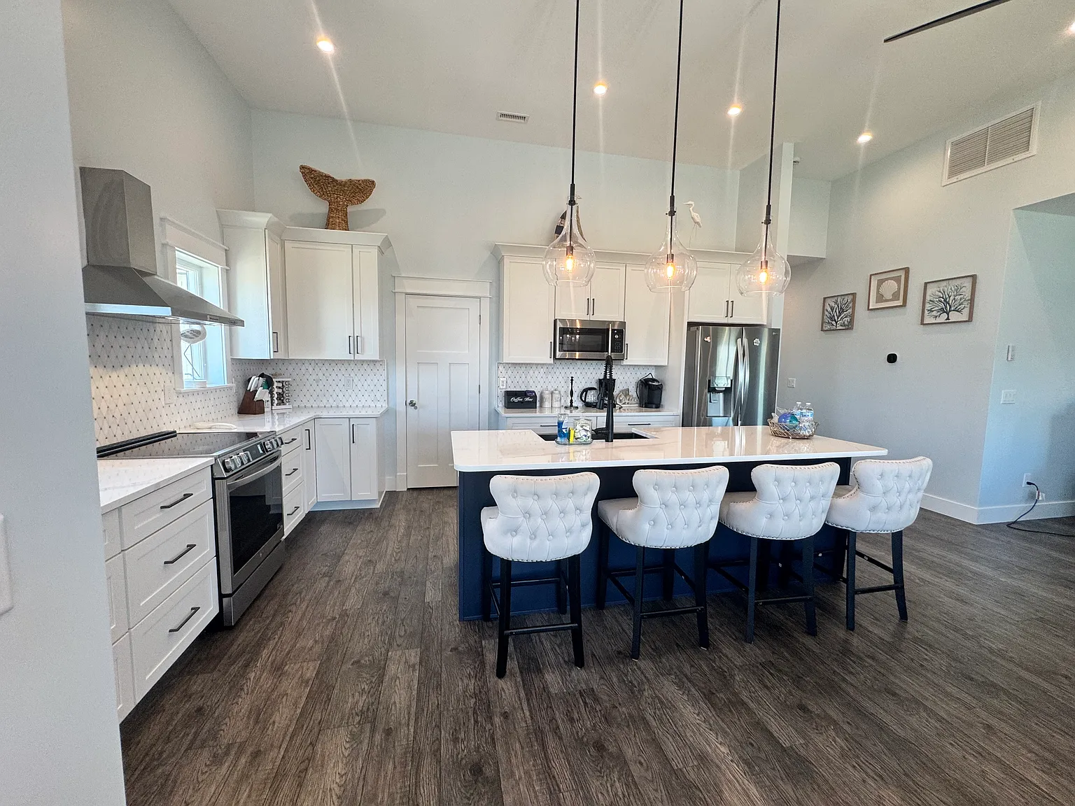 3 bed, 1872 sqft, $3,705 — Photo 1
