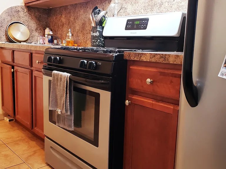 78th St — Photo 3