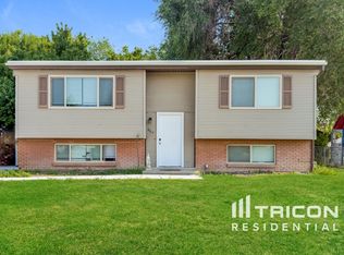 667 W 2200 N, Clinton, UT 84015