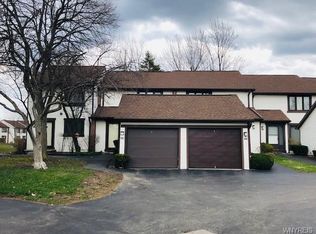 502 Charlesgate Cir, East Amherst, NY 14051