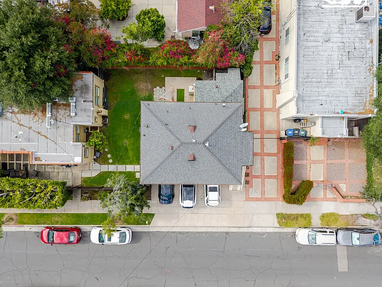 1466 Stanley Ave — Photo 17
