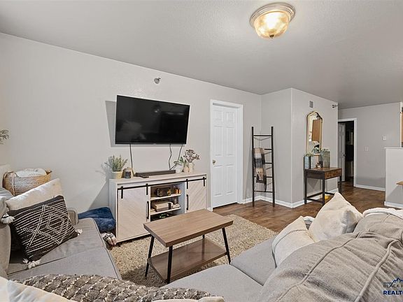 4th image of 811 Mallow St