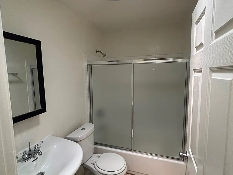 639 E 87th Pl — Photo 8