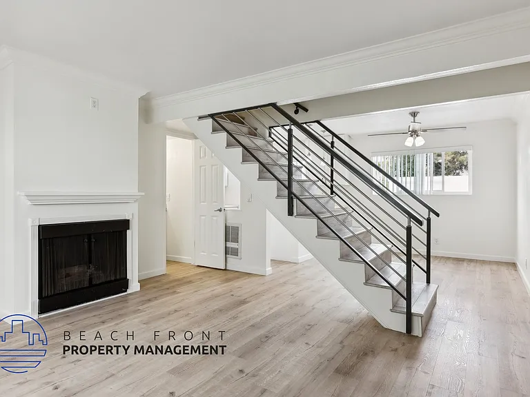 Newport Terrace Apartments — Photo 8