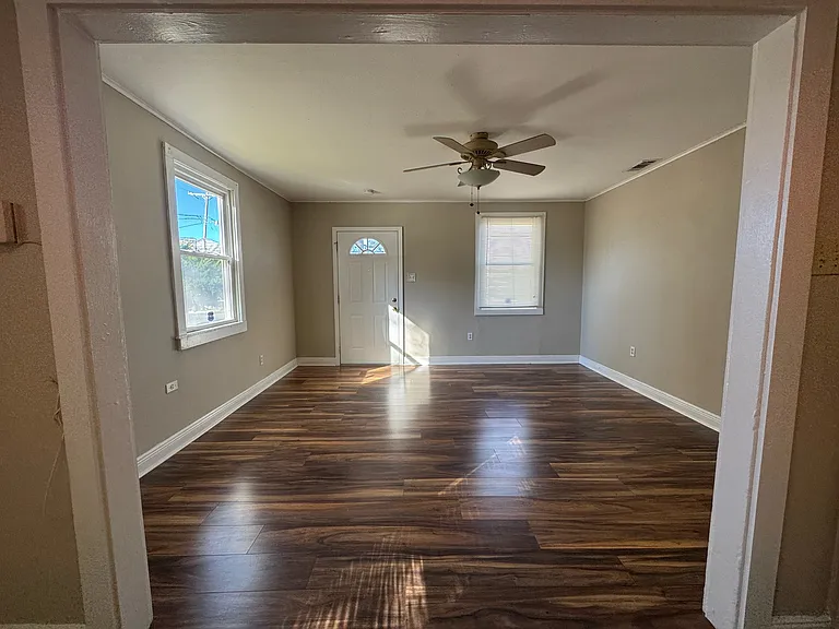 355 West Ave — Photo 20