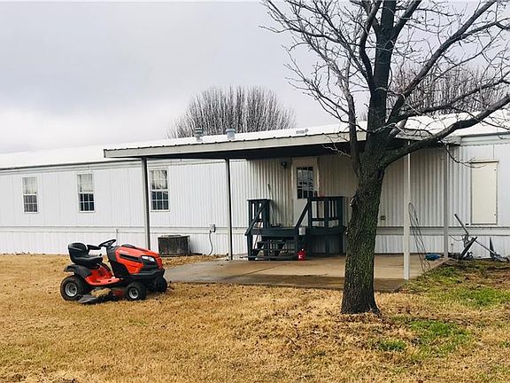 3rd image of 101 Lake View Dr