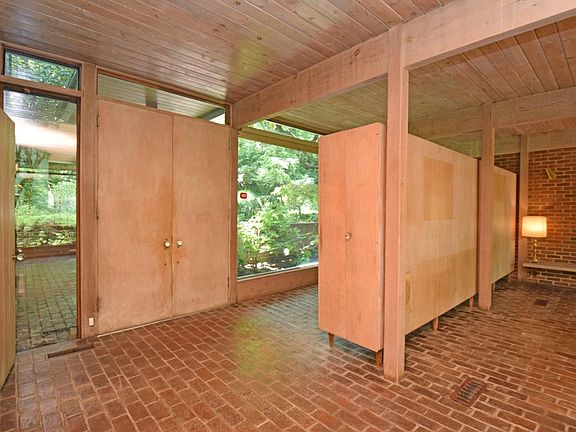 4th image of 131 Lafayette Ln