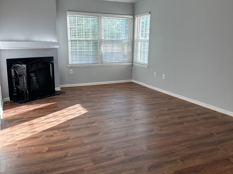 1st image of 32 Driftwood Ct