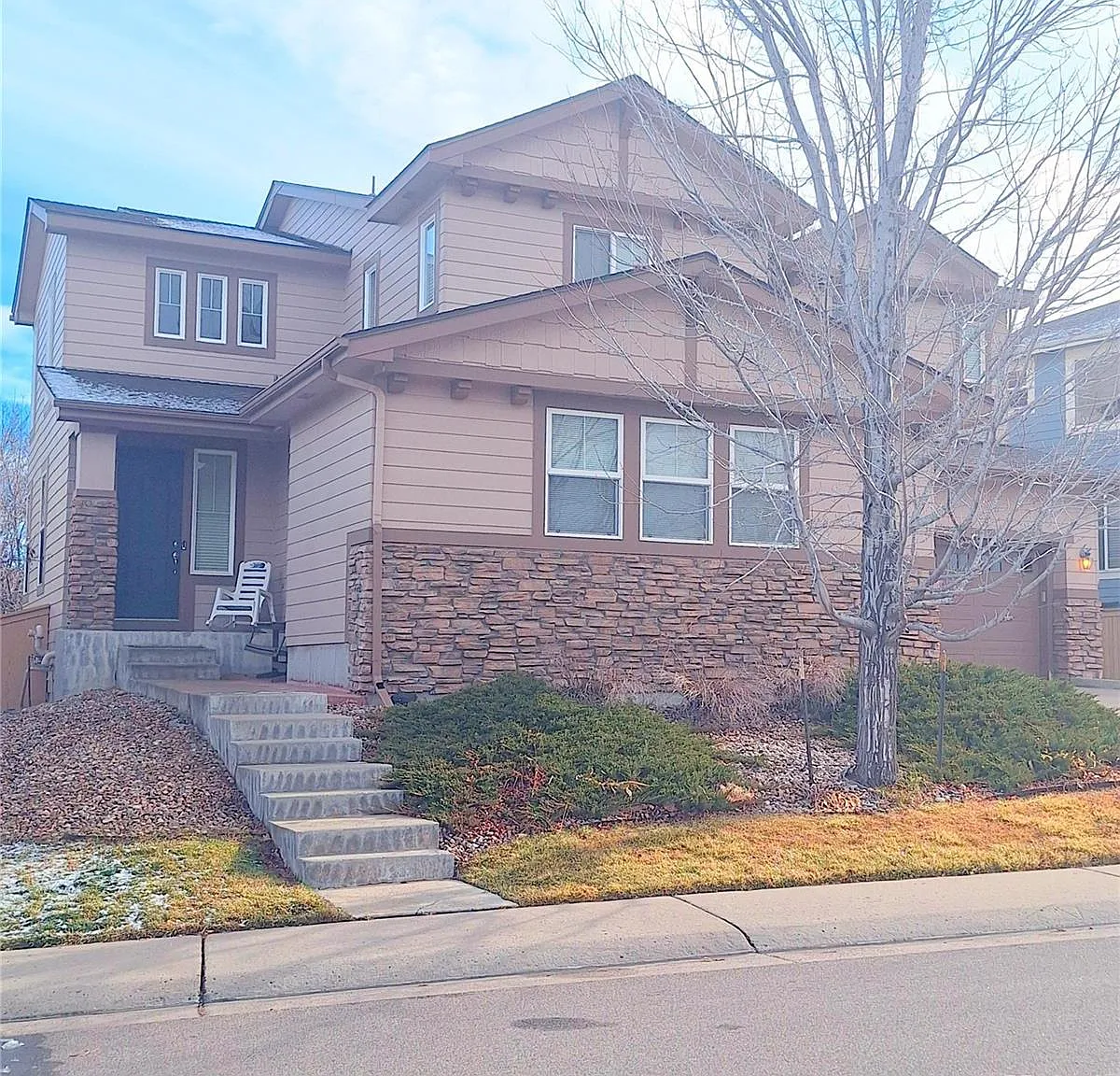 5 bed, 4.5 bath, 4267 sqft, $4,700 — Photo 1