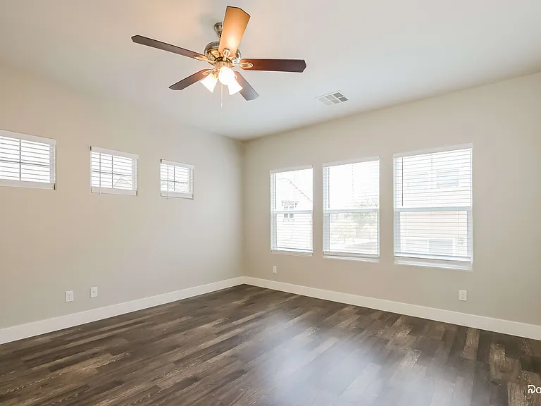 422 Chateau Dr — Photo 13