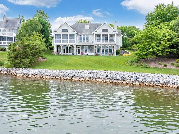 3rd image of 244 Pine Bay Dr