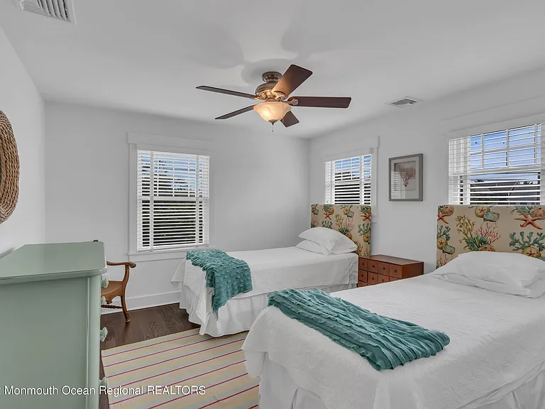 35 Bristol Pl — Photo 15