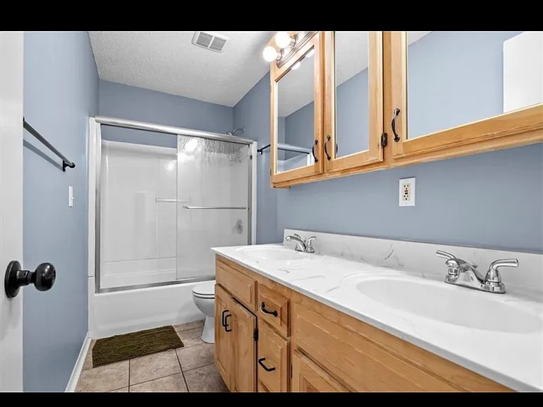Dunbar Ct — Photo 5
