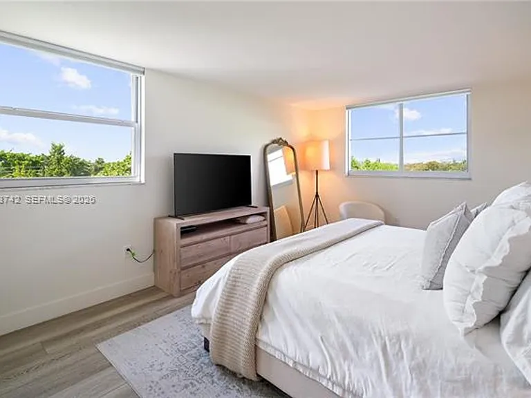 210 Sea View Dr #501 — Photo 11
