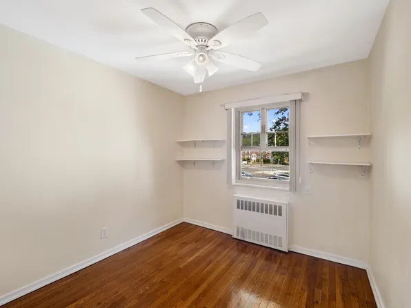 227-16 Hillside Avenue image 5 of 23