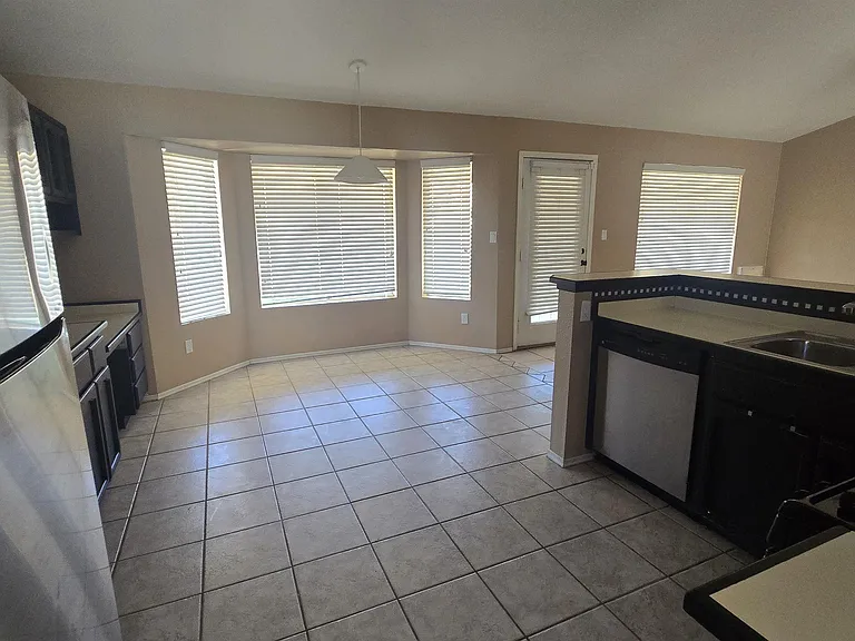 1541 S 34th Ave — Photo 5