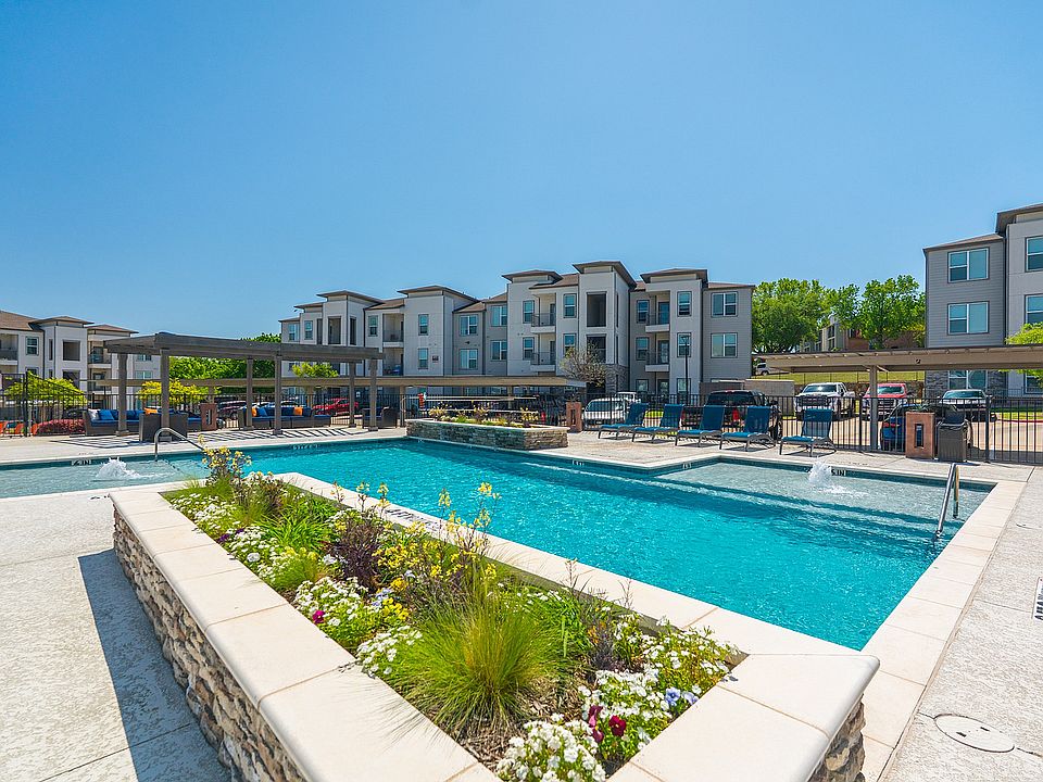 Riverside Villas- Swimming Pool Area