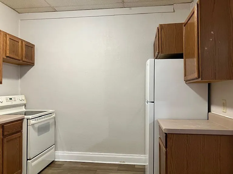 121 E Chestnut St — Photo 7