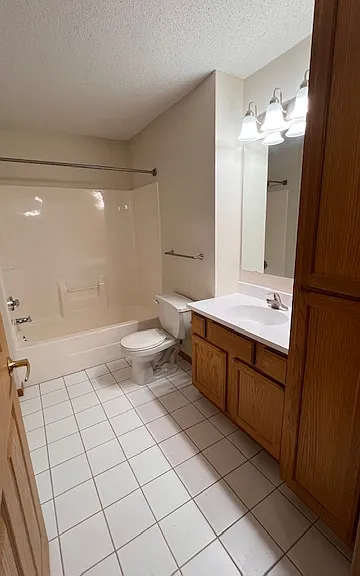 Walnut Floorplan Bathroom