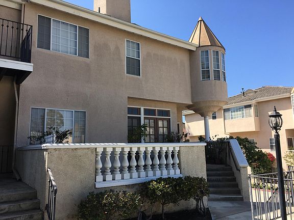 The exteriors were just painted this year (but this picture was taken beforehand)