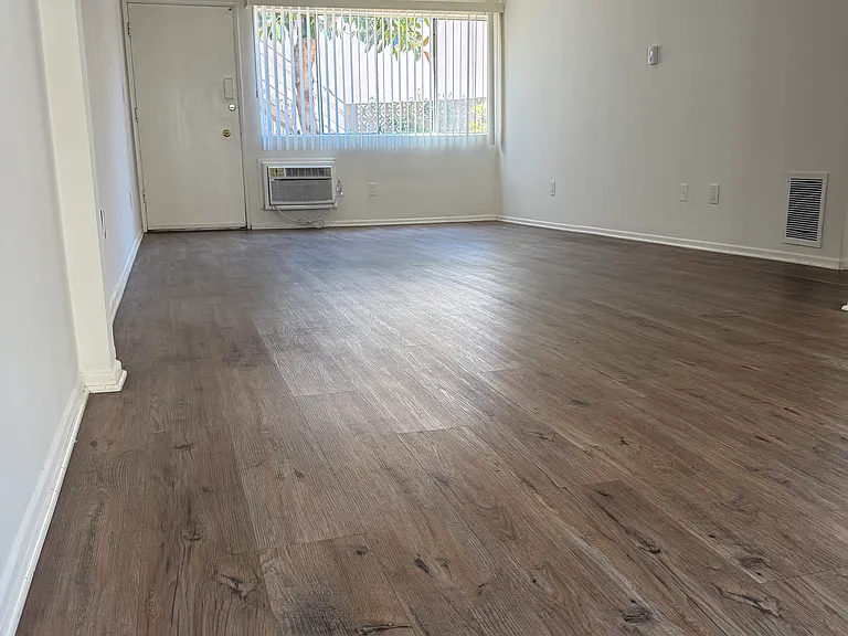 5155 Yarmouth Ave #2 — Photo 7