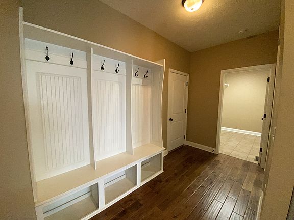 4th image of 253 Windover Ave