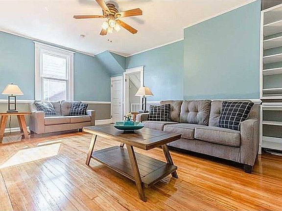 5th image of 905 E Pembroke Ave