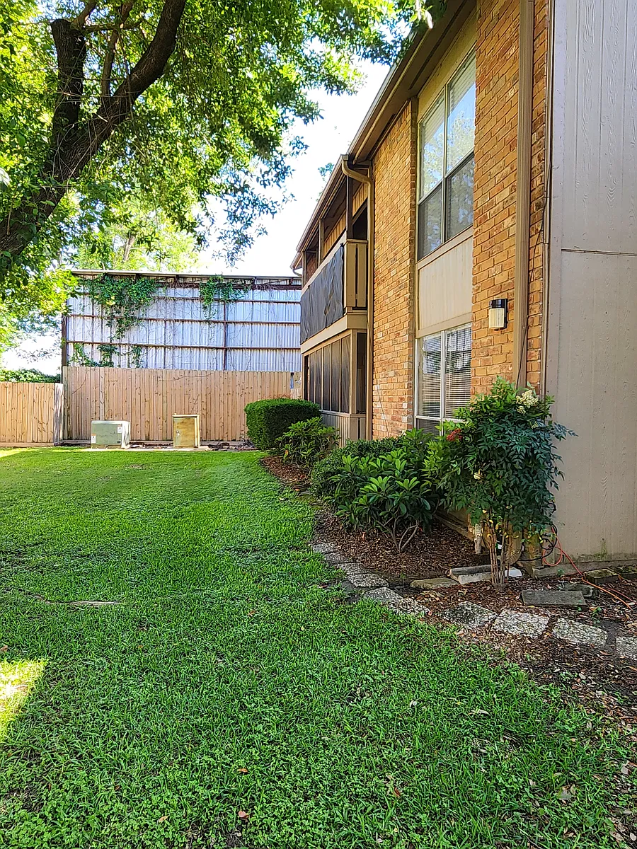 Building Photo - 5665 Birchmont Dr #H