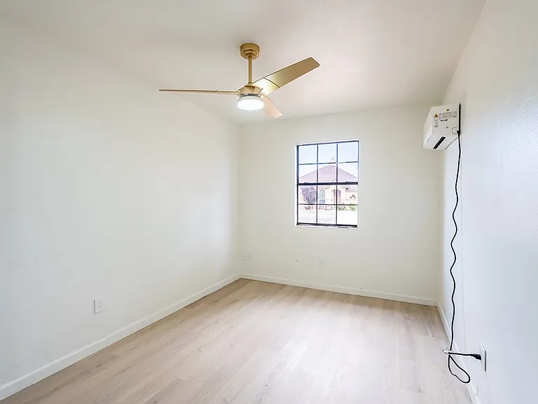 504 Howard Dr — Photo 15