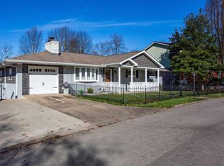 33 Oakwood Rd, Huntington, WV 25701