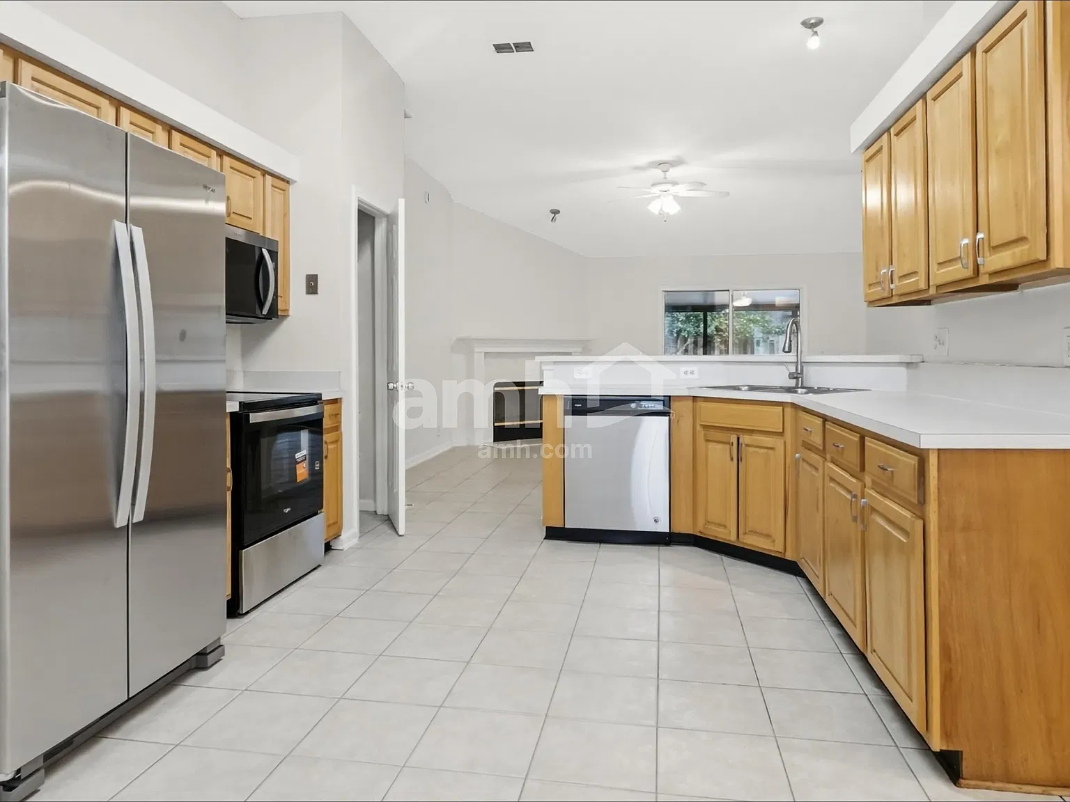 3 bed, 2.0 bath, 1586 sqft, $2,515 — Photo 4