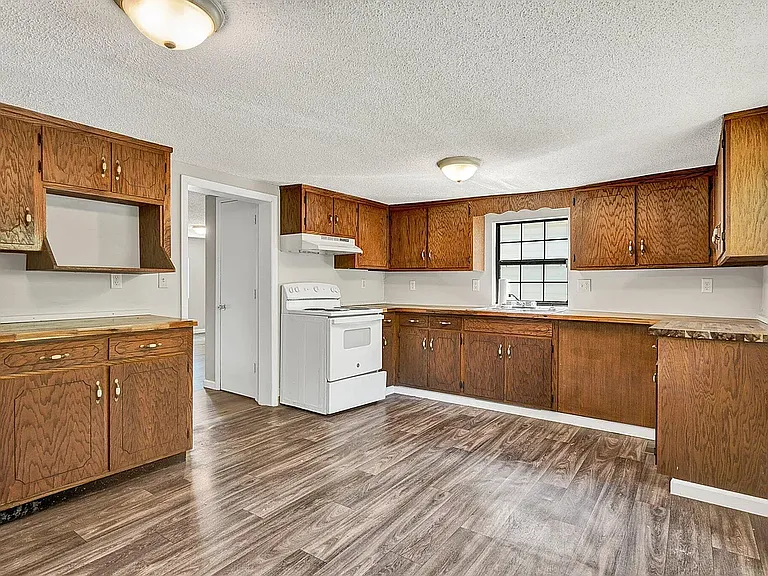 8633 Hilltop Dr — Photo 19