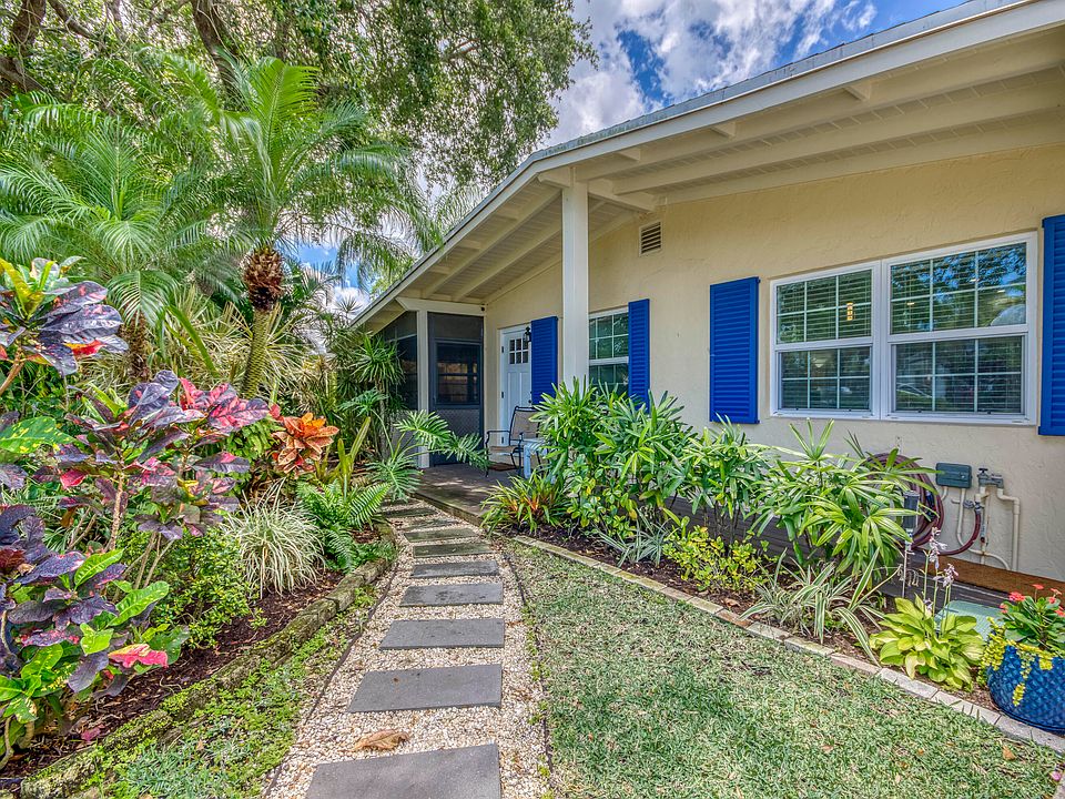 1st image of 404 S Caloosahatchee Ave
