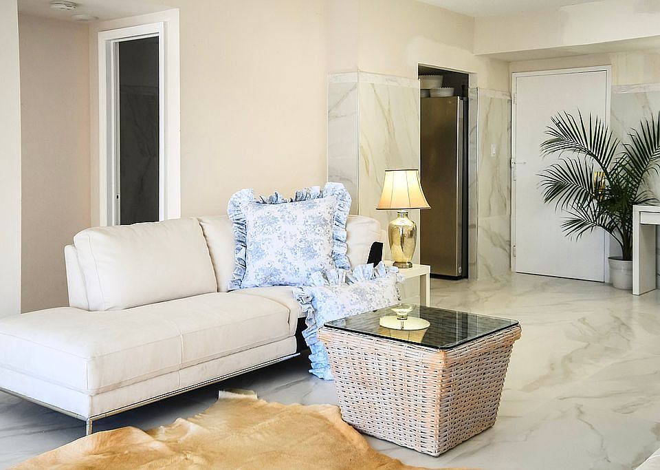 1st image of 4400 Hillcrest Dr APT 909A