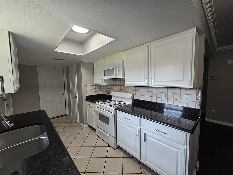 624 Oceanview Dr — Photo 4