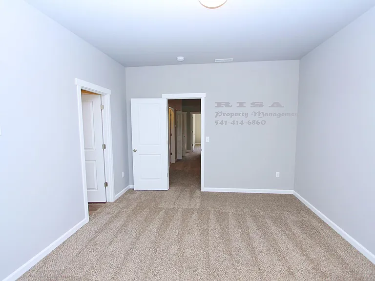 4185 Lancaster Dr NE — Photo 25