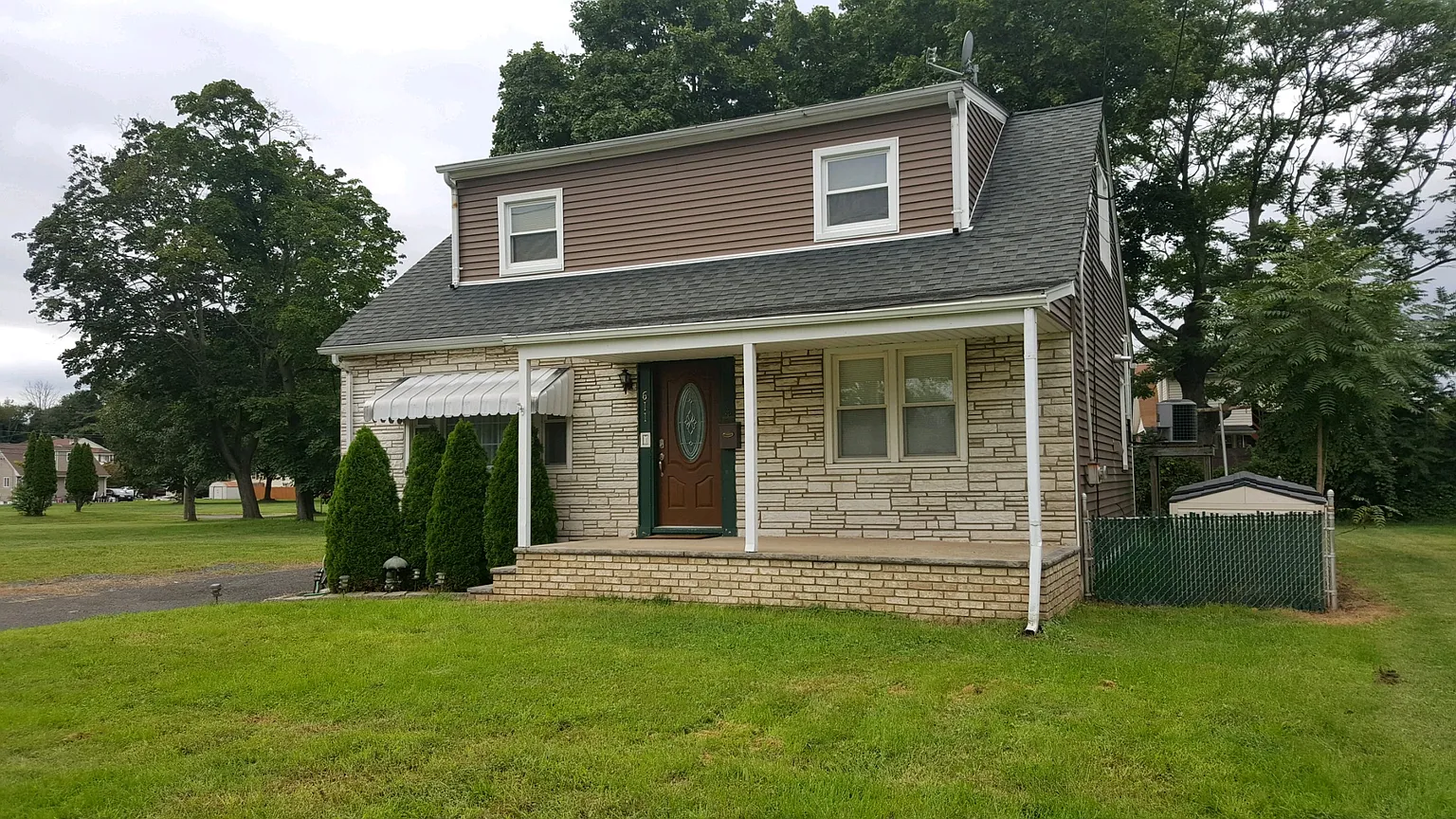 611 Boesel Ave photo 1