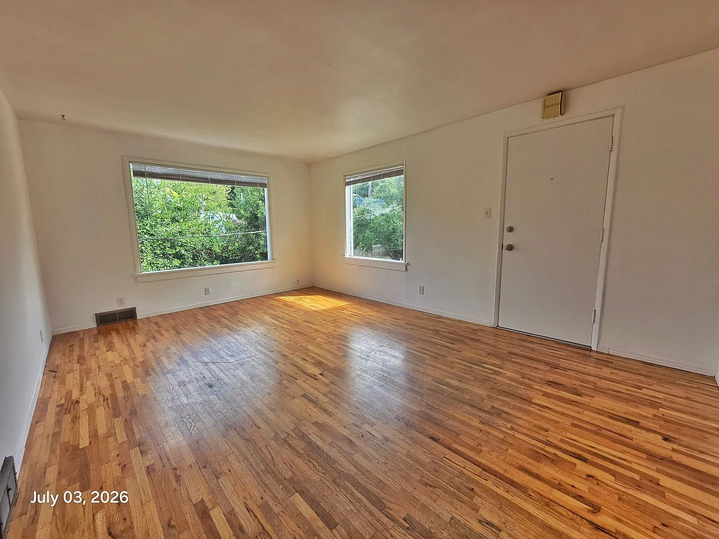 2 Bed 1 Bath Upperr unit apartment in a Duplex — Photo 2