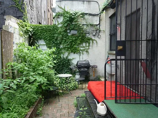 Rented by Chartwell Manhattan Realty | media 11