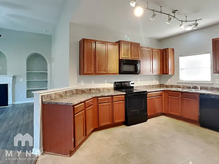 4627 Rosser Loop Dr — Photo 4