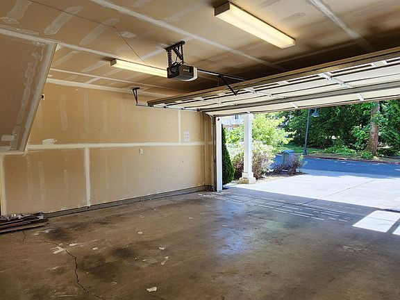 5th image of 1083 156th Ave NE