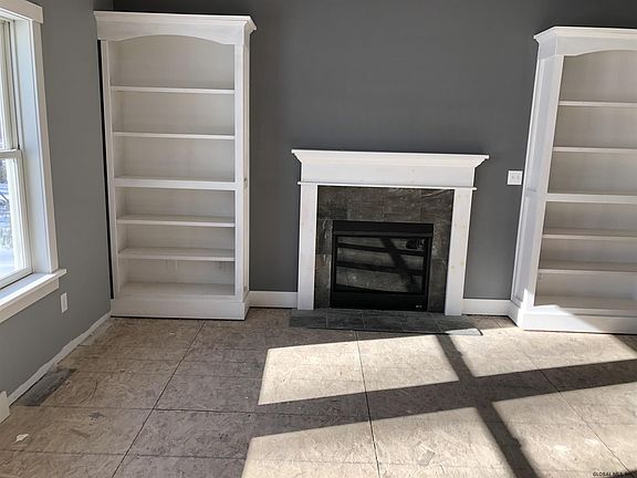 5th image of 10 Pine Hollow Dr