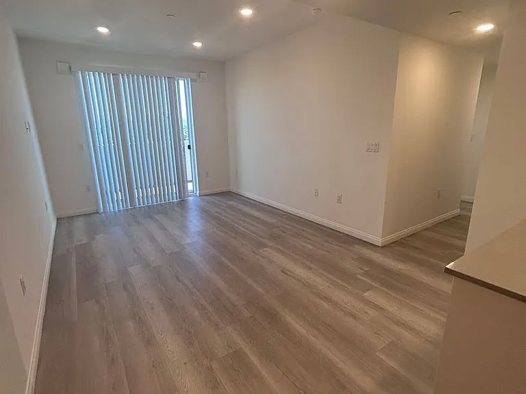 V on Victory Apartments — Photo 56