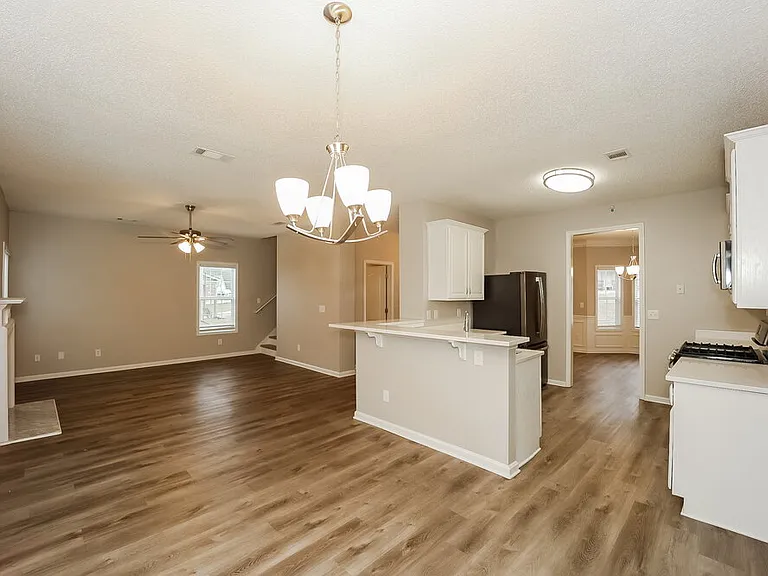 303 Tara Beach Ln — Photo 7