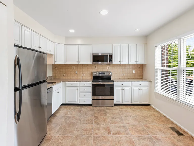 Kitchen (alt view)