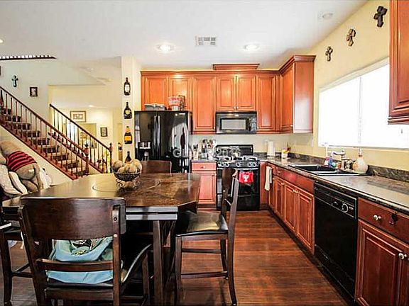 3rd image of 695 Chepstow Ave