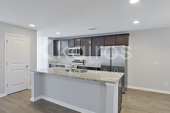 5 bed, 3.0 bath, 2455 sqft, $2,545 — Photo 2